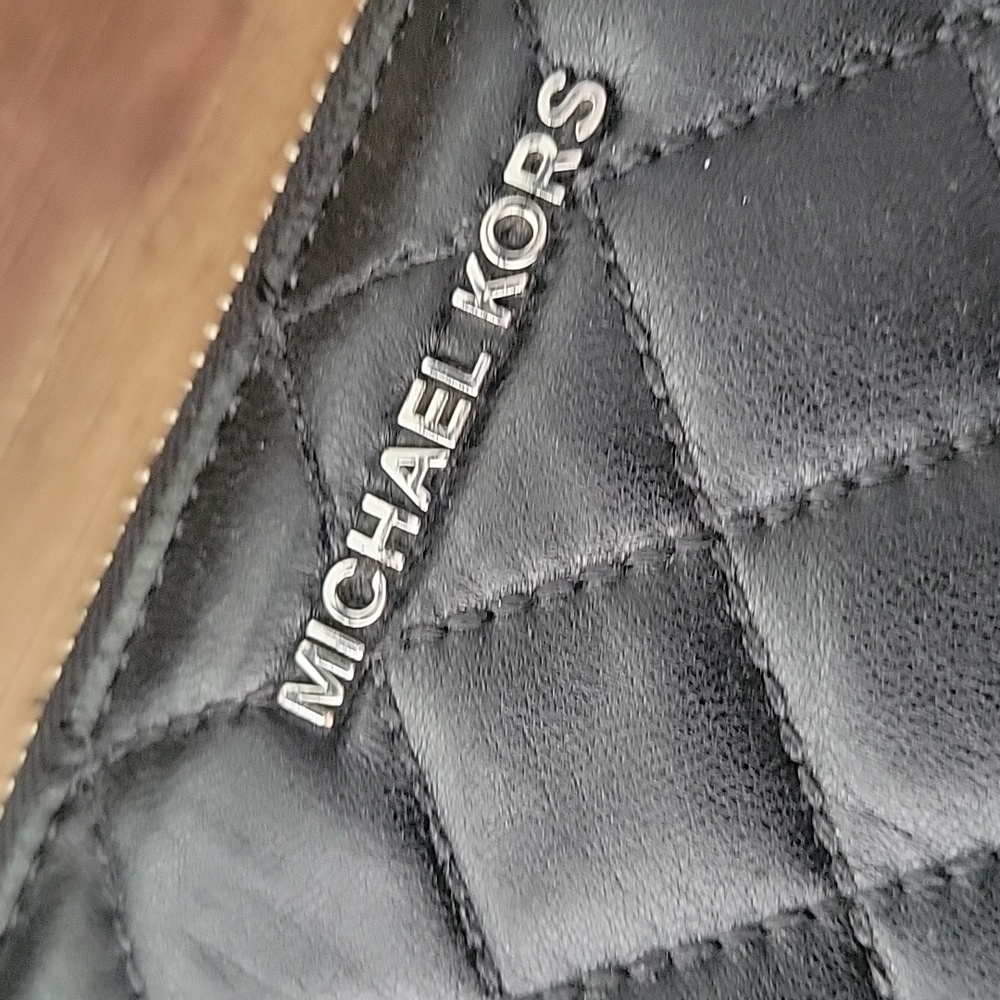 Black quilted zip around Michael Kors wallet - Picture 2 of 11